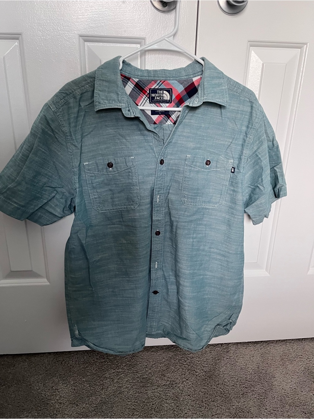 The North Face Men’s Large Green Button up short sleeve shirt